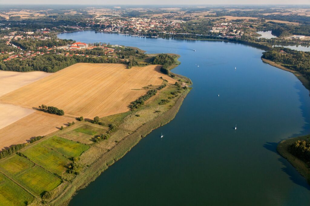 Widok na krajobraz Ostródy z lotu ptaka
